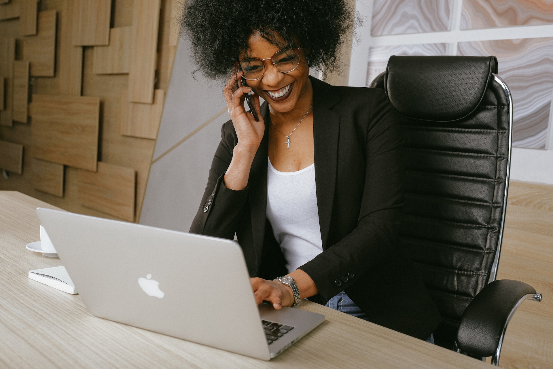 Make A Lasting Impression With Professional Call Answering

 thumbnail