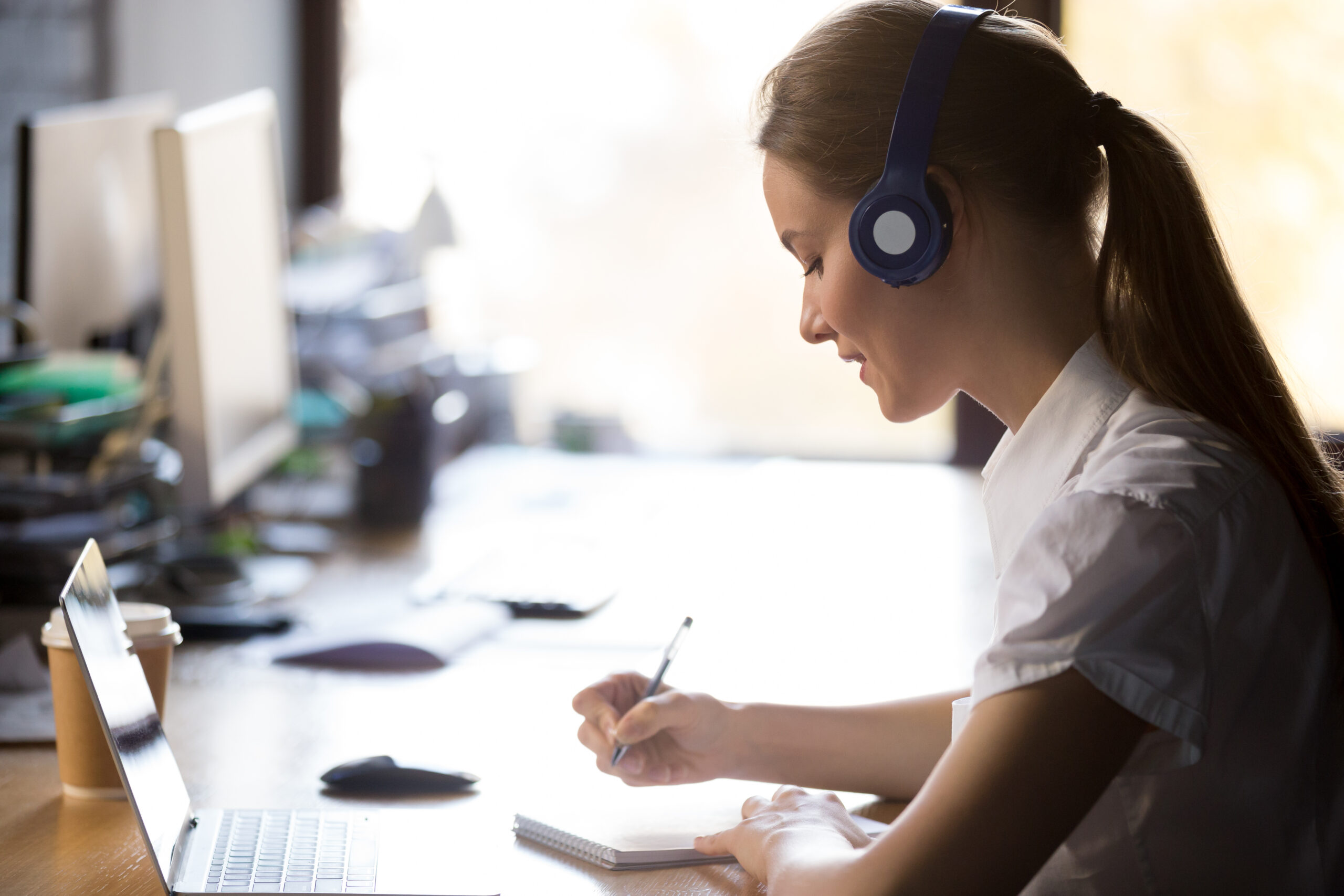 Virtual receptionist answering client call
